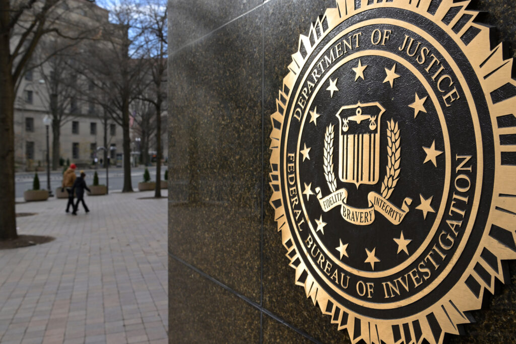 El hermano de Carlos III habría visto a Maxwell torturar a una niña con descargas eléctricas