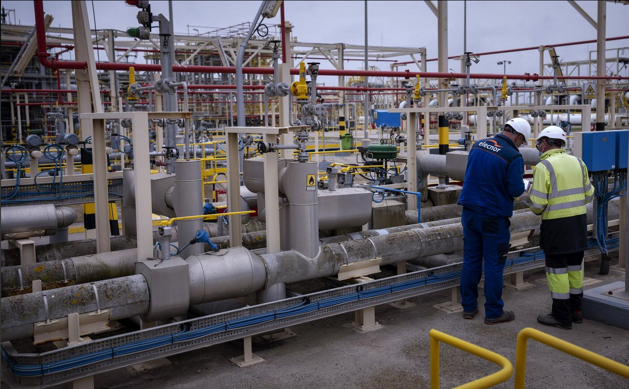 Los precios del gas en Europa superan los 800 dólares por primera vez desde 2023