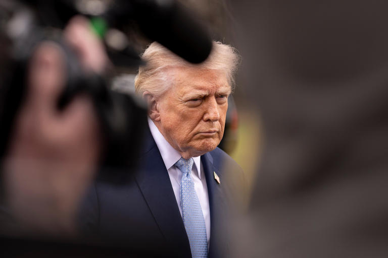 Reportes: Trump está dispuesto a terminar la guerra contra Irán incluso si el estrecho de Ormuz permanece cerrado