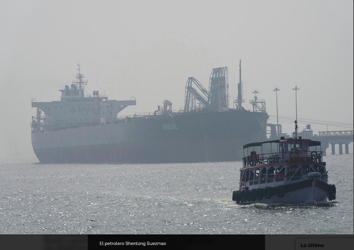 Estrechos paralizados en Oriente Medio amenazan con un 'shock' estructural en la economía global, alerta un economista